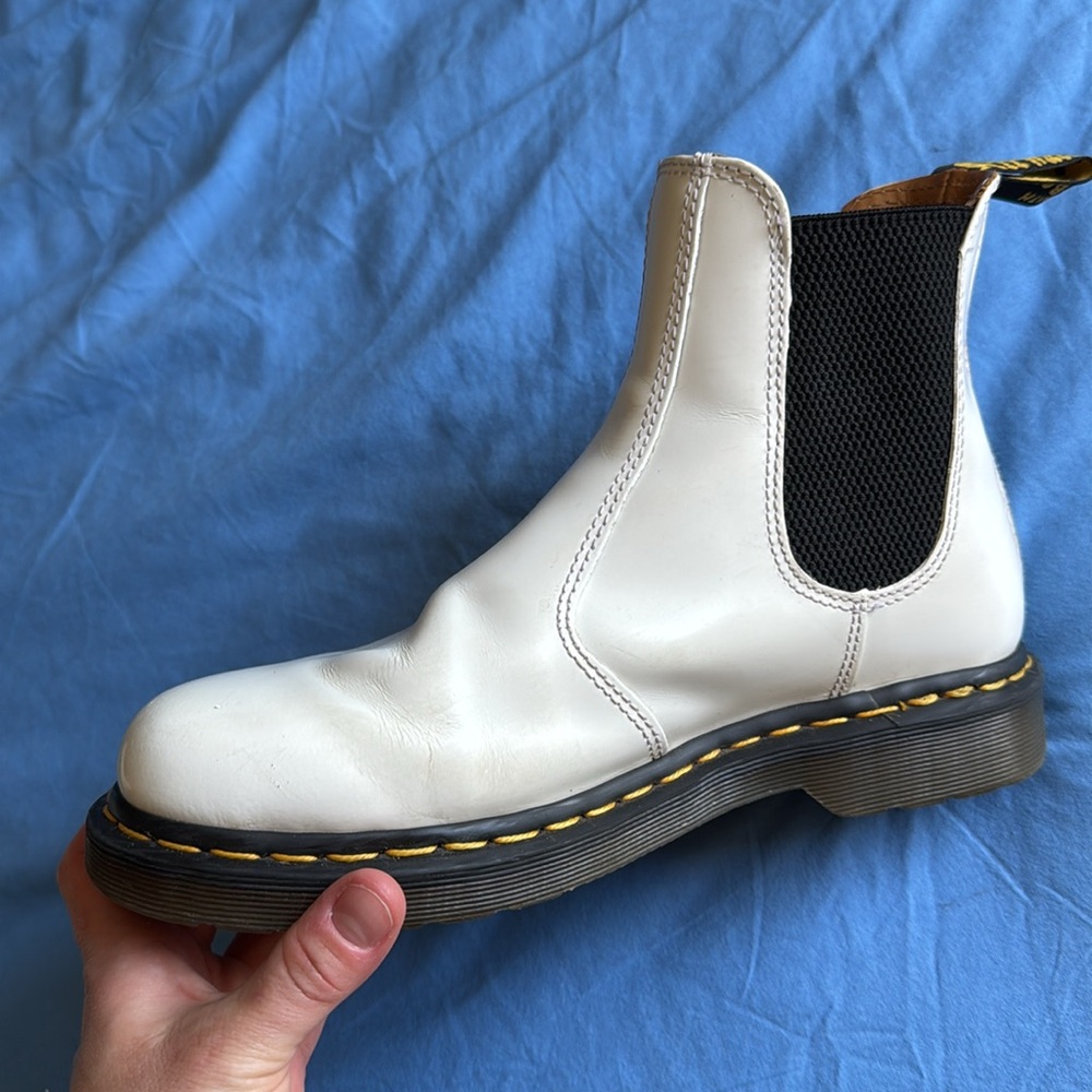 SALE DR. MARTENS WOMEN'S 2976 YELLOW STITCH SMOOTH LEATHER CHELSEA White size 8 - Picture 10 of 13